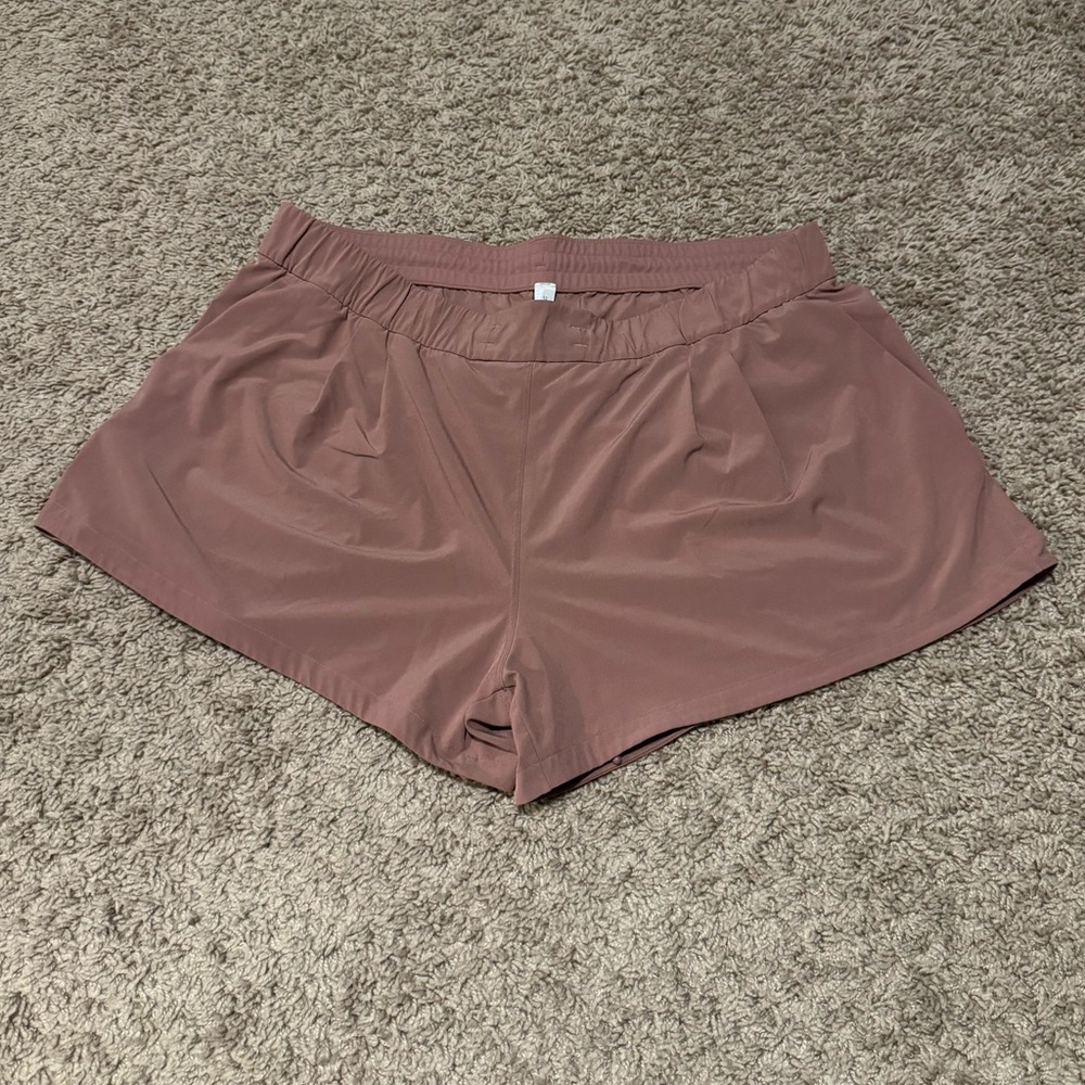 Lululemon Stroll at Sundown Short in size 12
